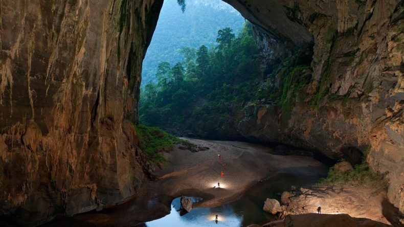 Phong-Nha-Ke-Bang-Homestay-Tour-Dark-Cave-Phong-Nha-Cave-Paradise-Cave-3