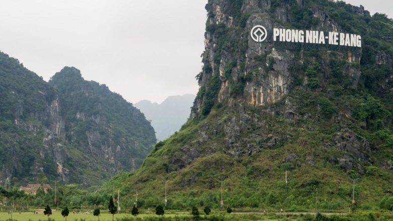 Phong-Nha-Ke-Bang-Homestay-Tour-Dark-Cave-Phong-Nha-Cave-Paradise-Cave