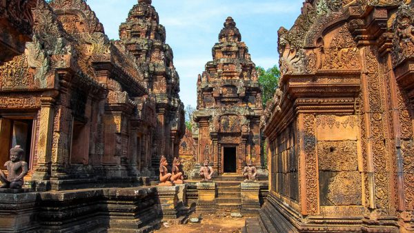 explore-the-timeless-charms-of-cambodia-Banteay-Srei-Temple